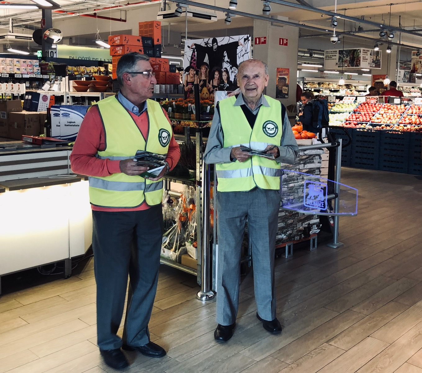 President Marc de Meester adds his Presidential sales touch in Delhaize Chazal